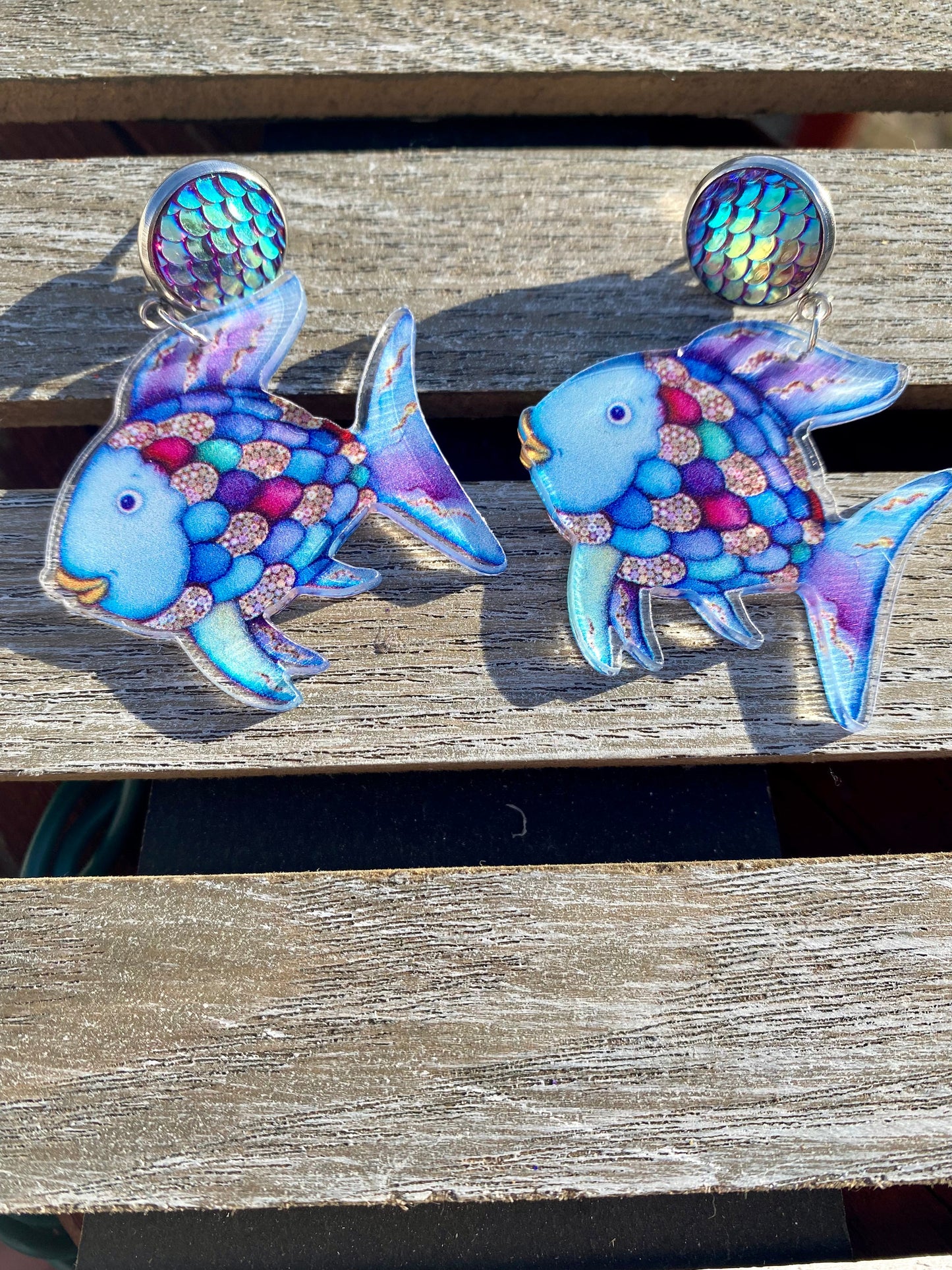 Regenbogenfischohrringe