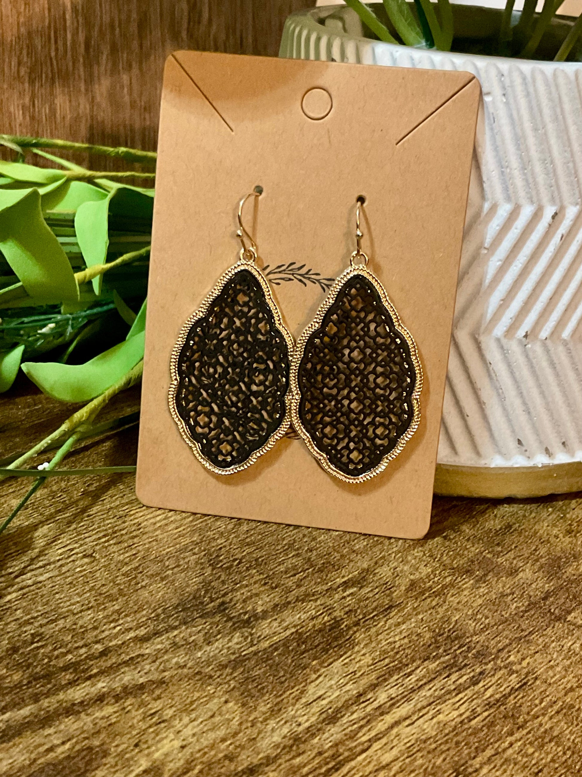 PAPIER DAS METALLFILIGREE, DAS SCHWARZ & Gold BEI DER BEFÖRDERUNG