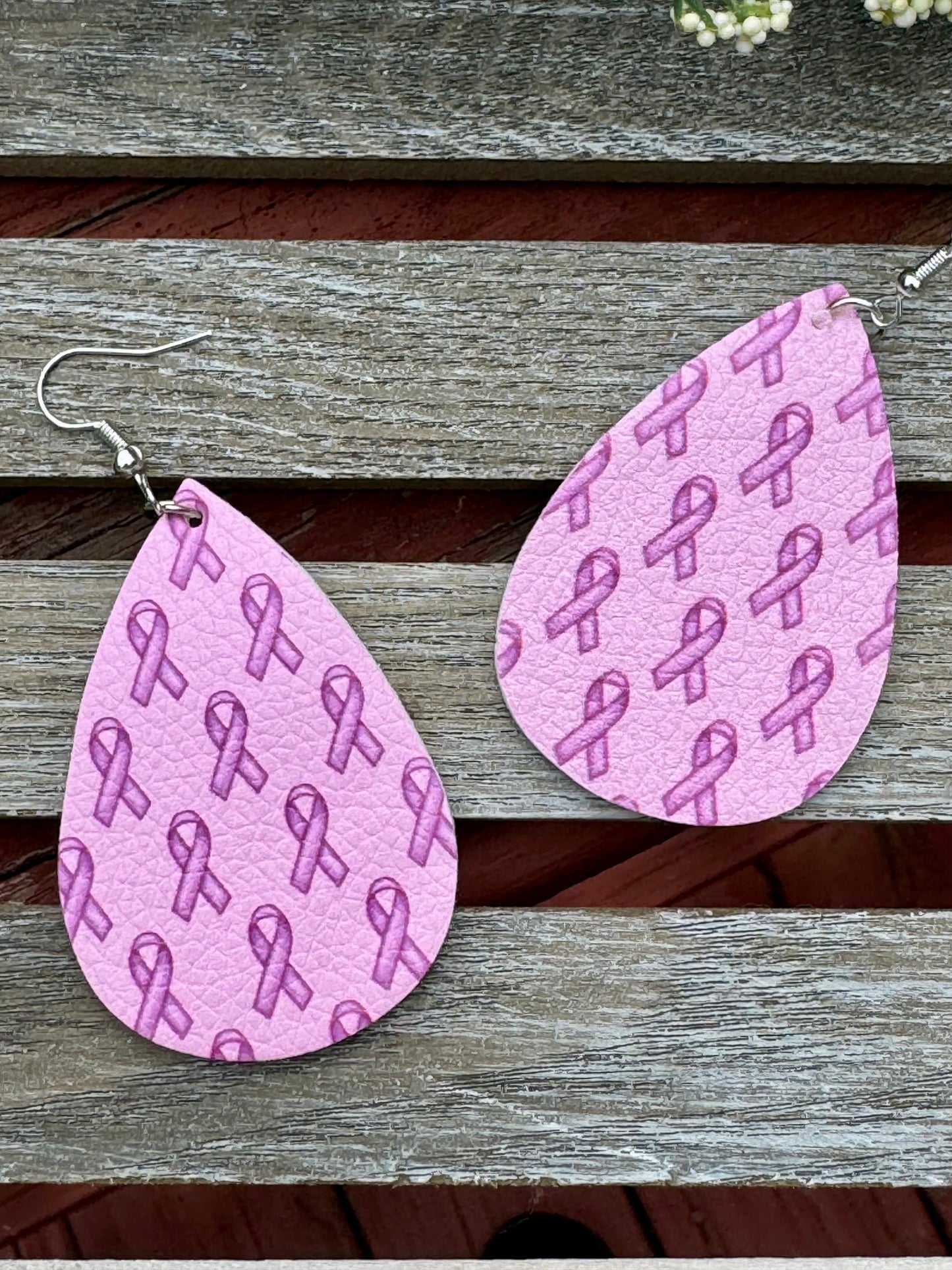 Brustkrebs-Bewusstsein Rosa Teardrop Ohrringe