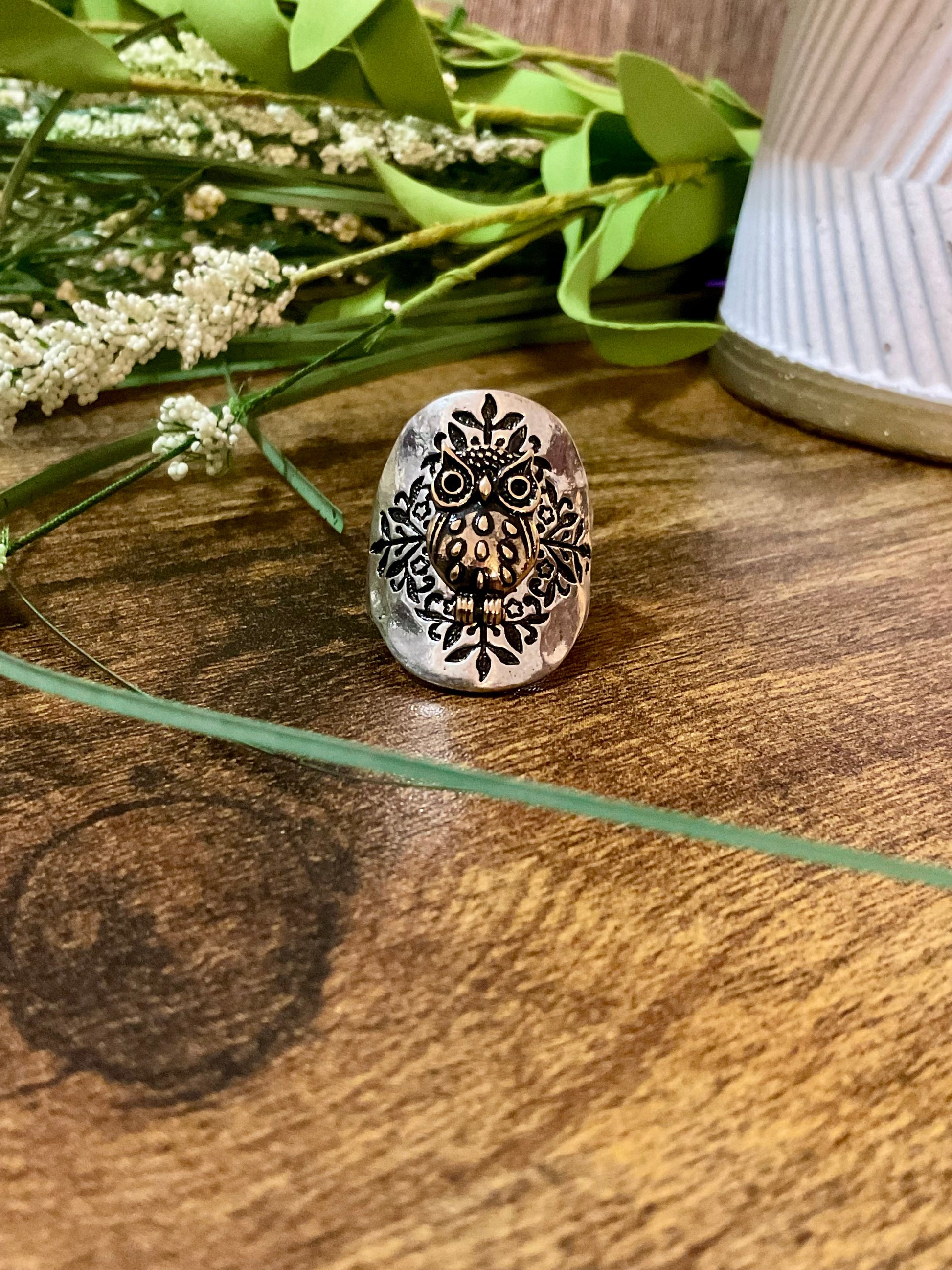 Zwei-Toned Owl Ring mit Stretch Band