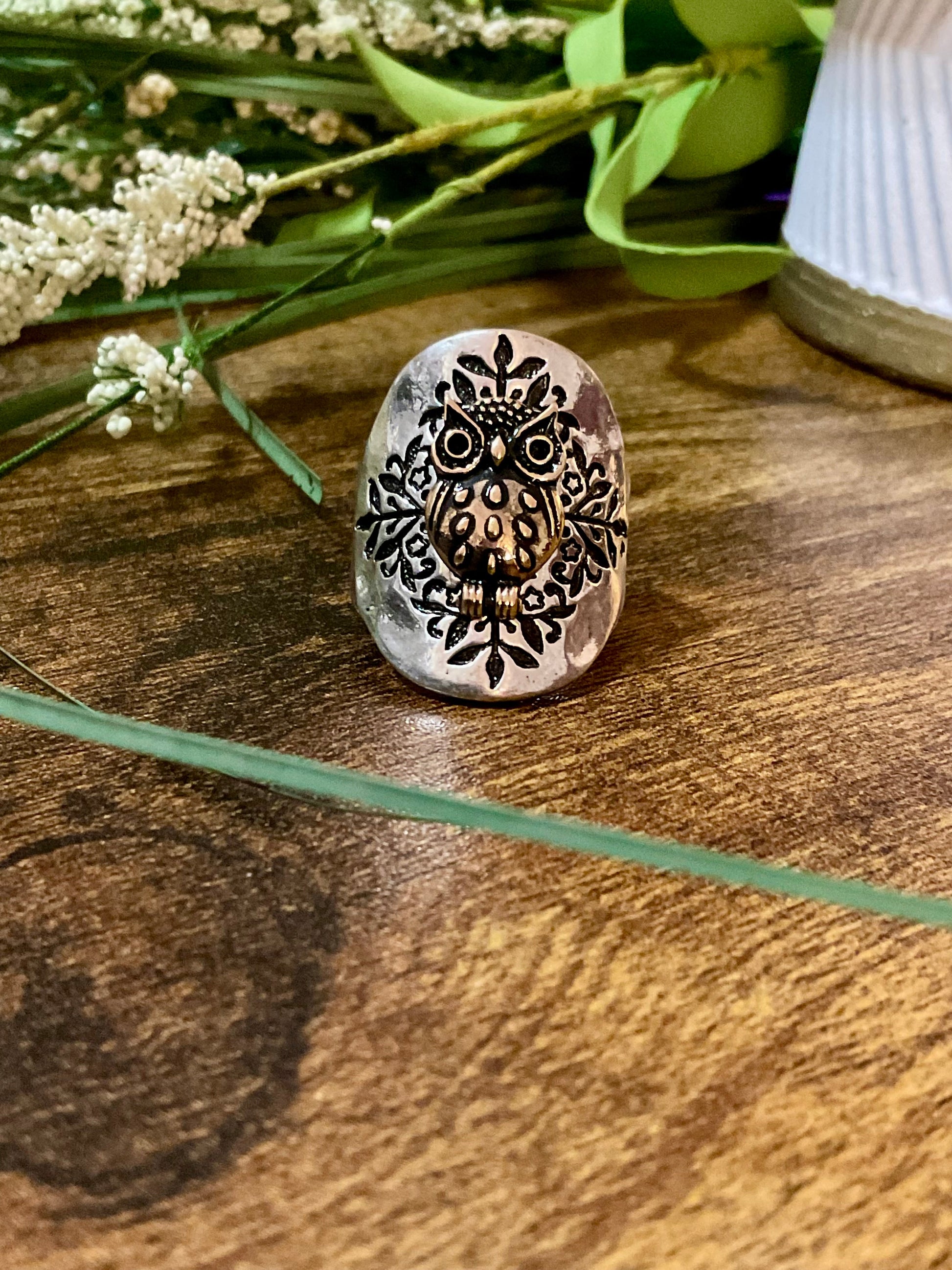 Zwei-Toned Owl Ring mit Stretch Band