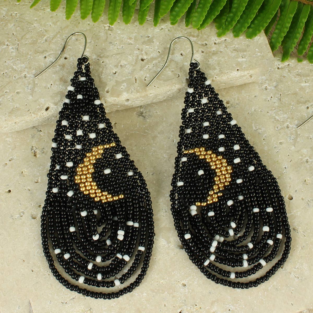 Mystische Nächte Beaded Crescent Moon Ohrringe