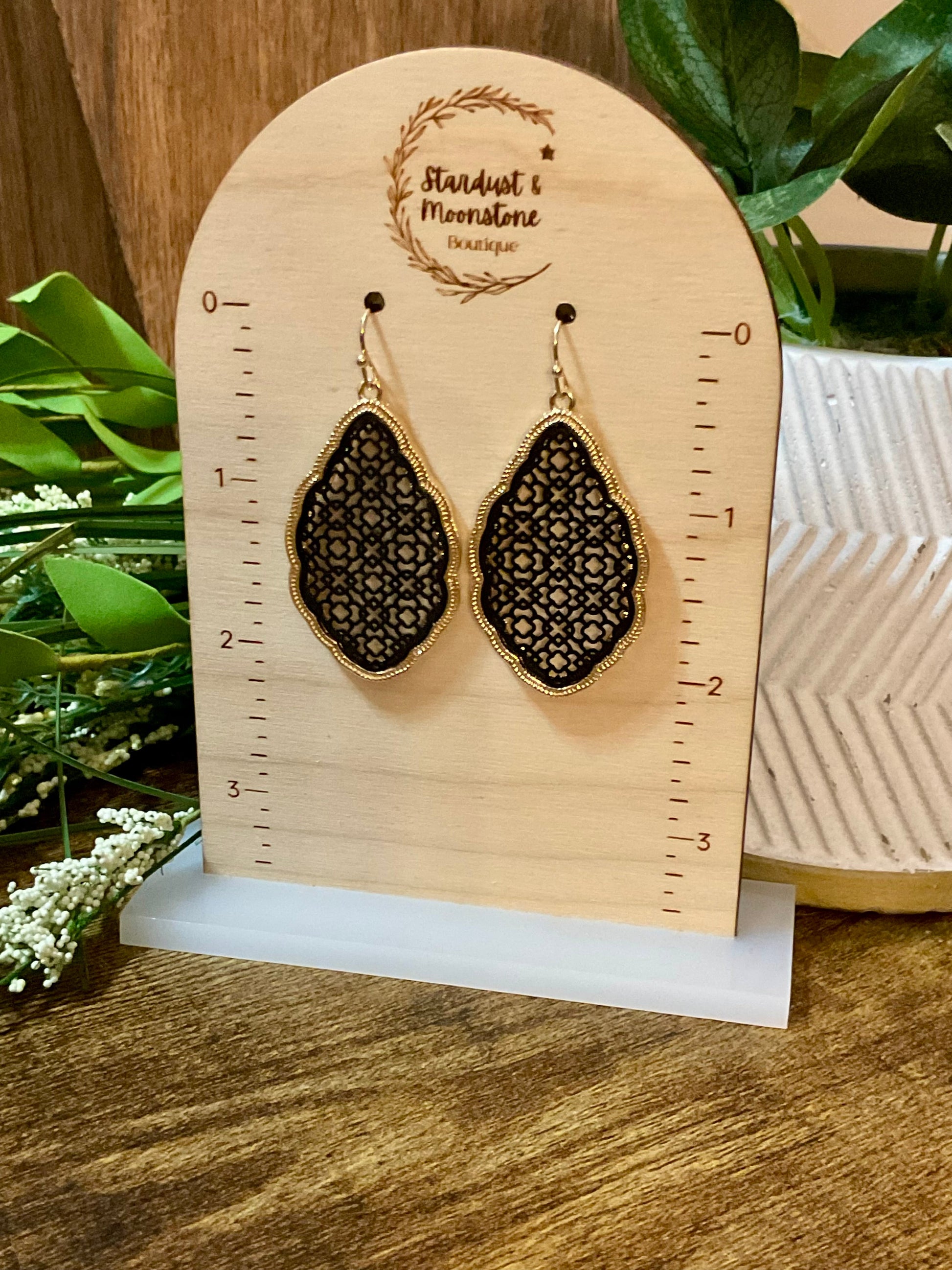 PAPIER DAS METALLFILIGREE, DAS SCHWARZ & Gold BEI DER BEFÖRDERUNG