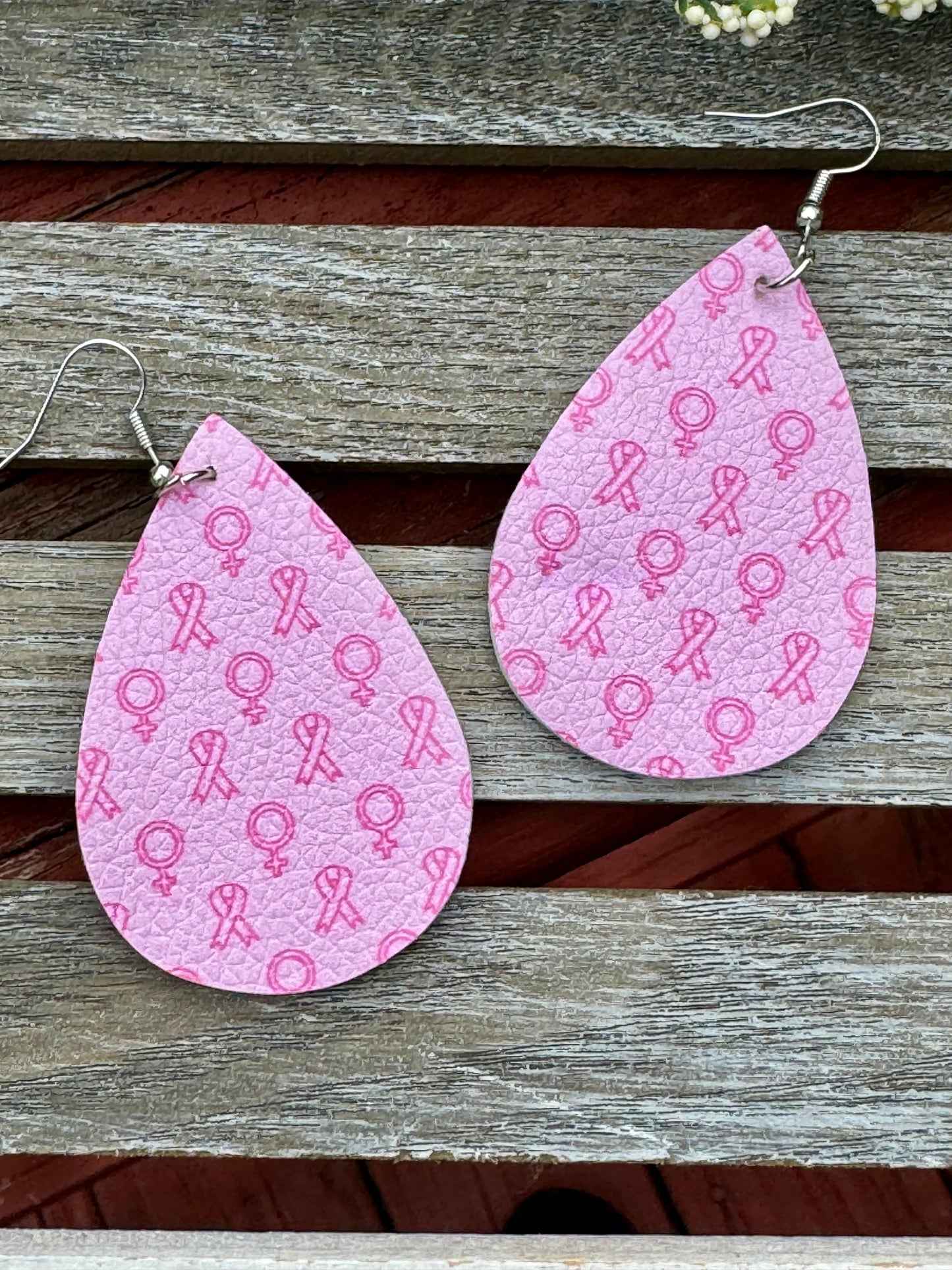 Brustkrebs-Bewusstsein Rosa Teardrop Ohrringe