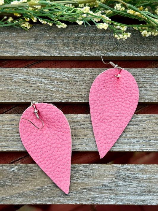 Zeigen Sie Ihr Rosa - Petal Ohrringe in zwei Schattierungen
