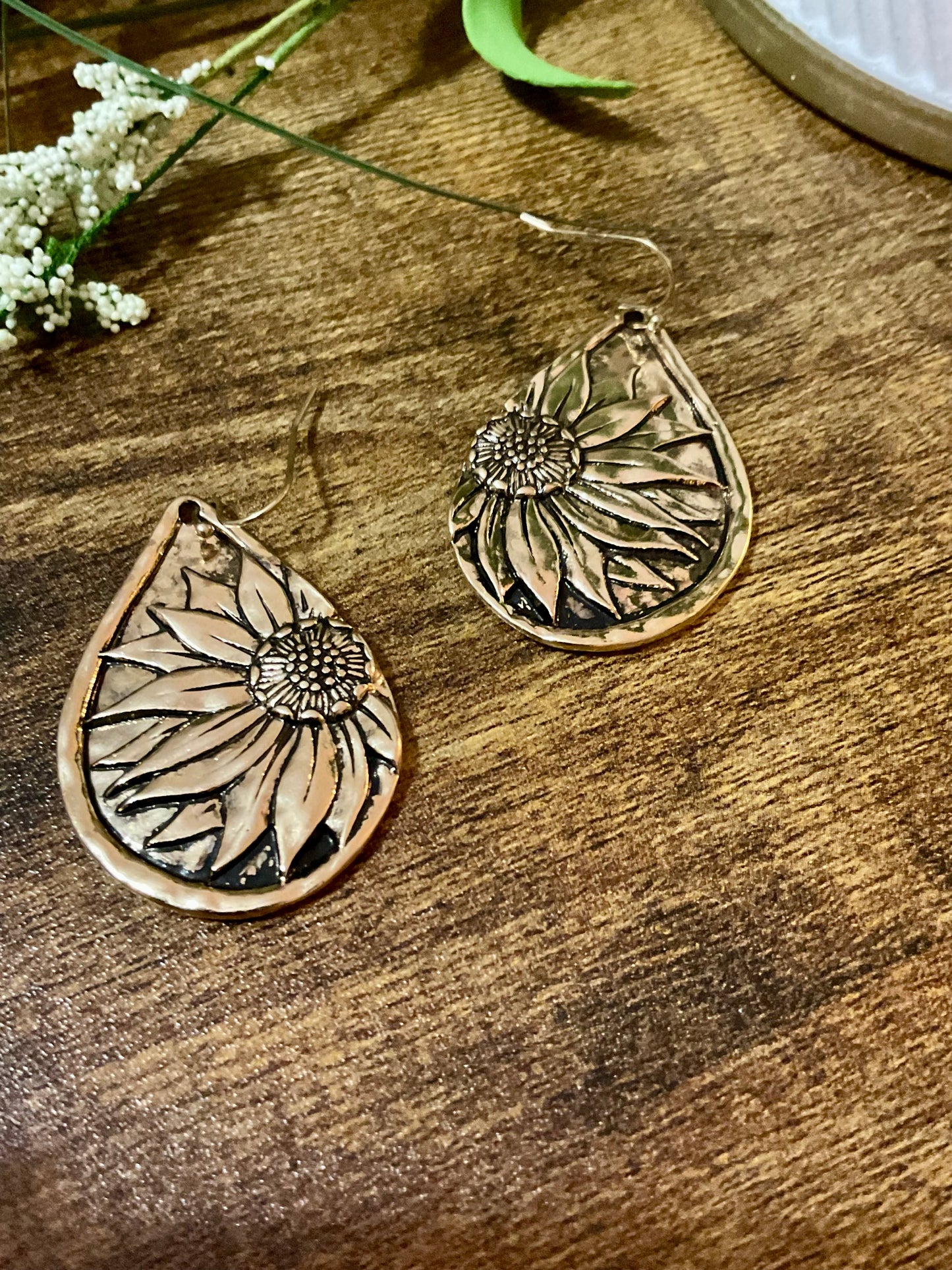 Vintage Gold Metall Sonnenblumen-Teardrop-Ohrringe