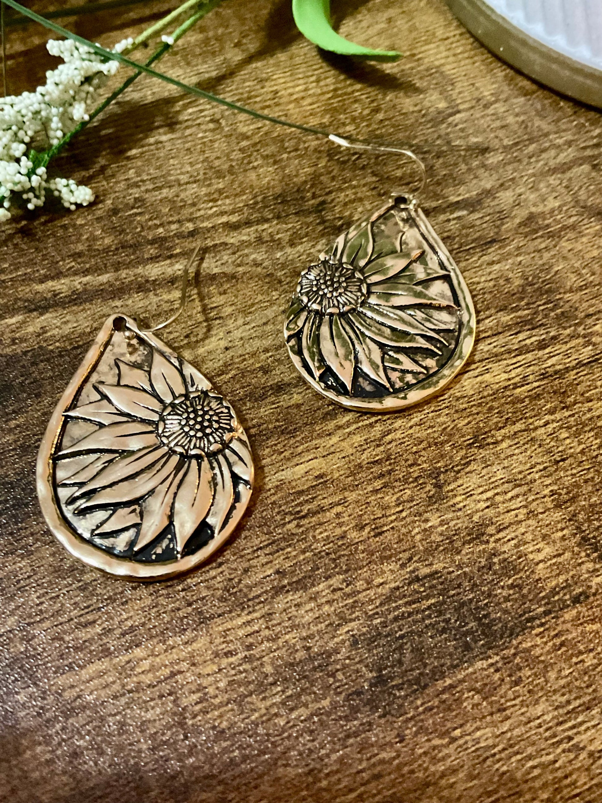 Vintage Gold Metall Sonnenblumen-Teardrop-Ohrringe