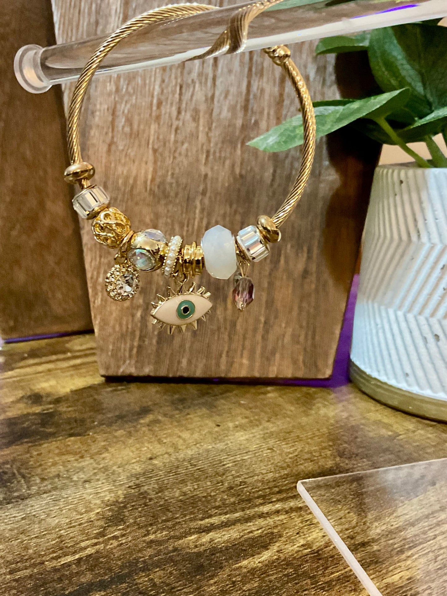 Mystic Eye Gold Charm Armband