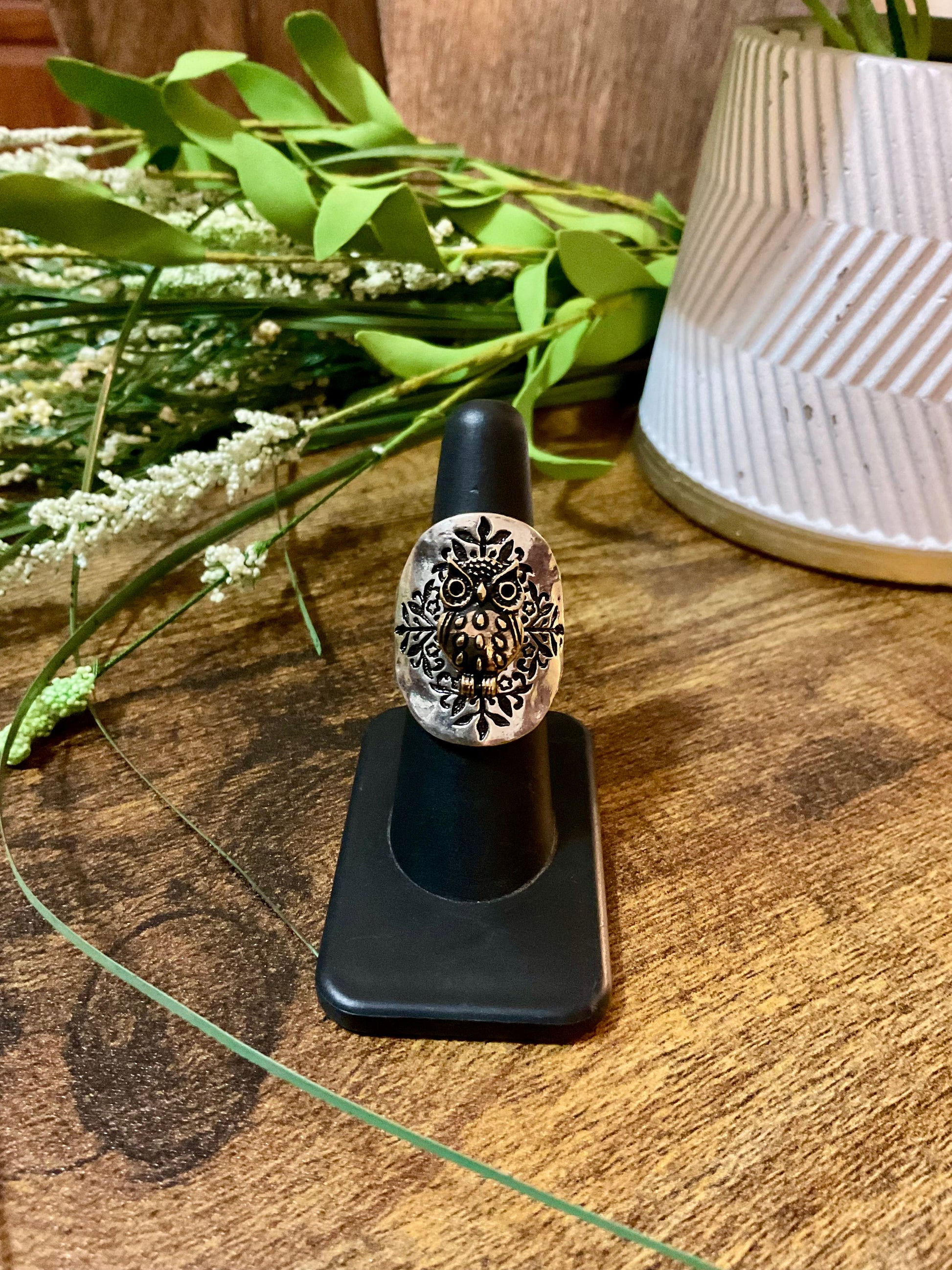 Zwei-Toned Owl Ring mit Stretch Band