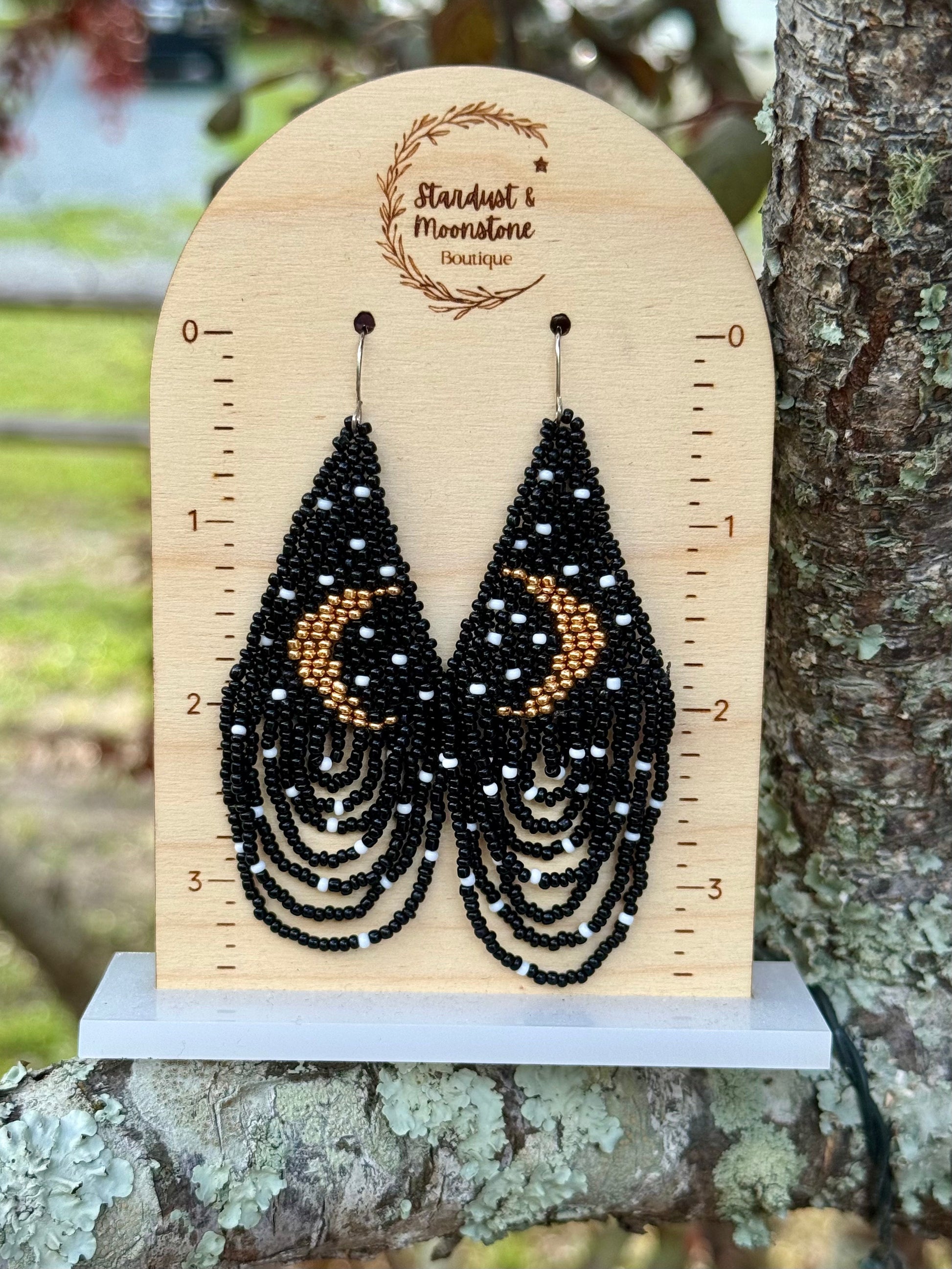 Mystische Nächte Beaded Crescent Moon Ohrringe
