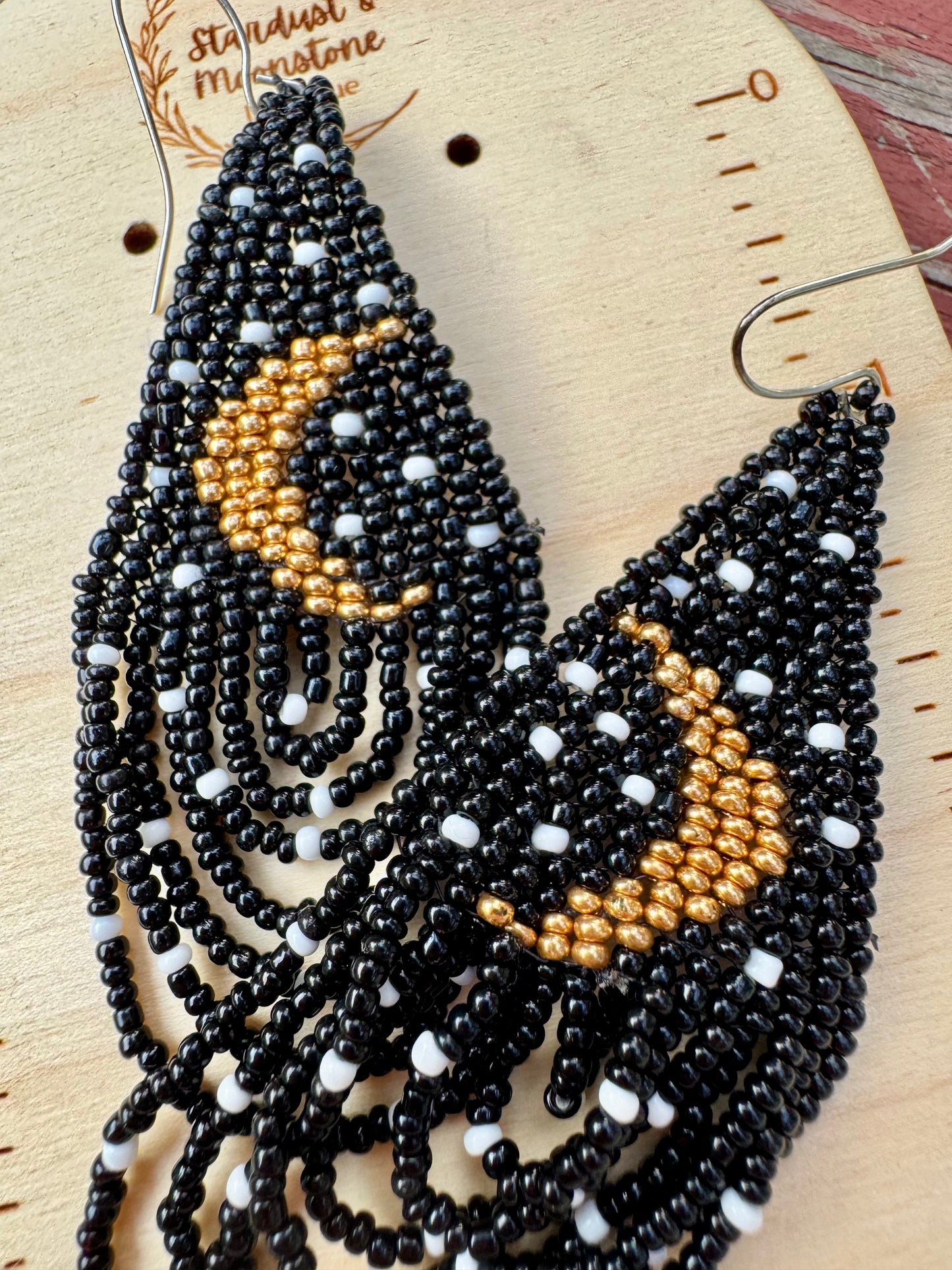 Mystische Nächte Beaded Crescent Moon Ohrringe