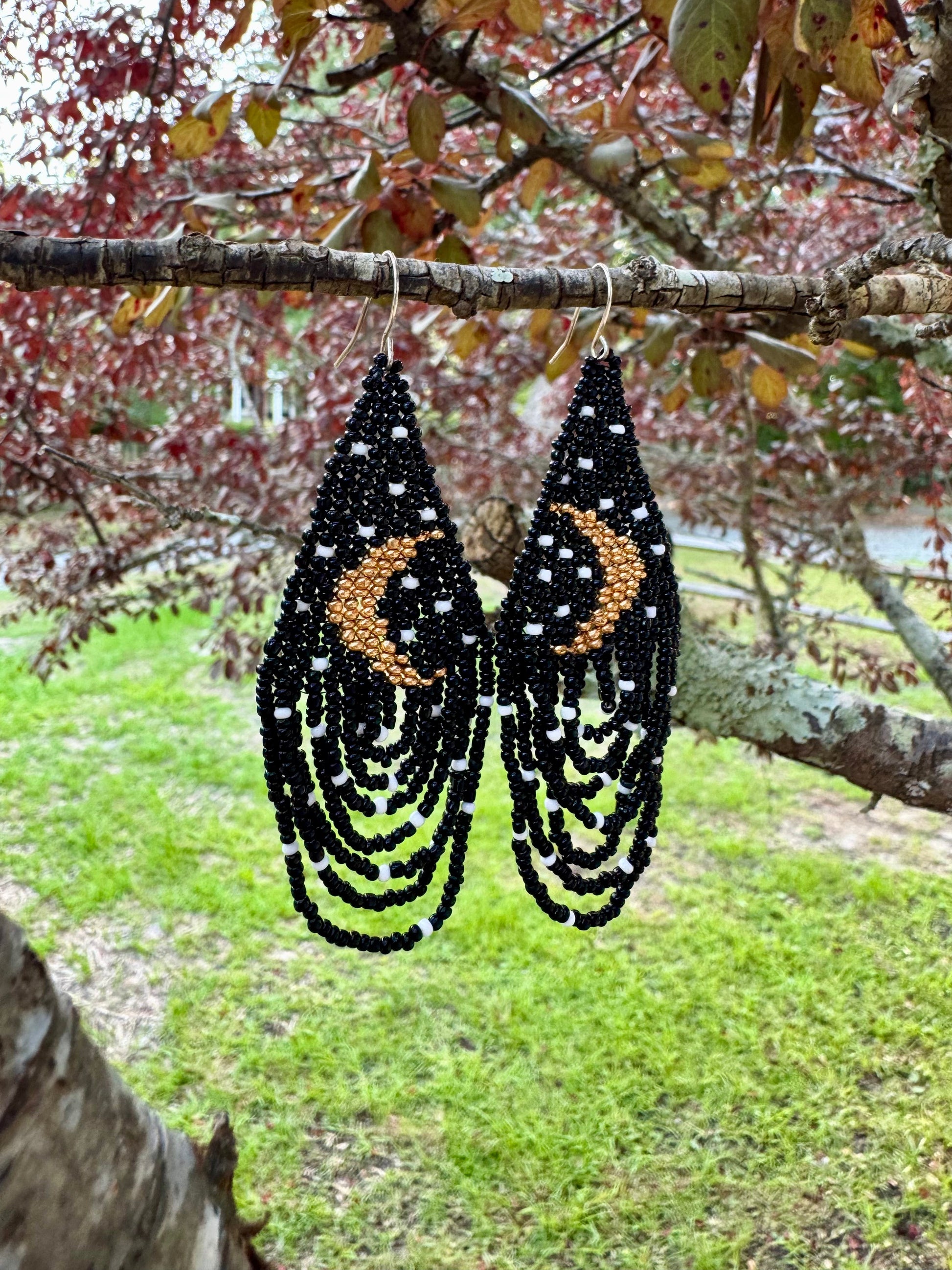 Mystische Nächte Beaded Crescent Moon Ohrringe