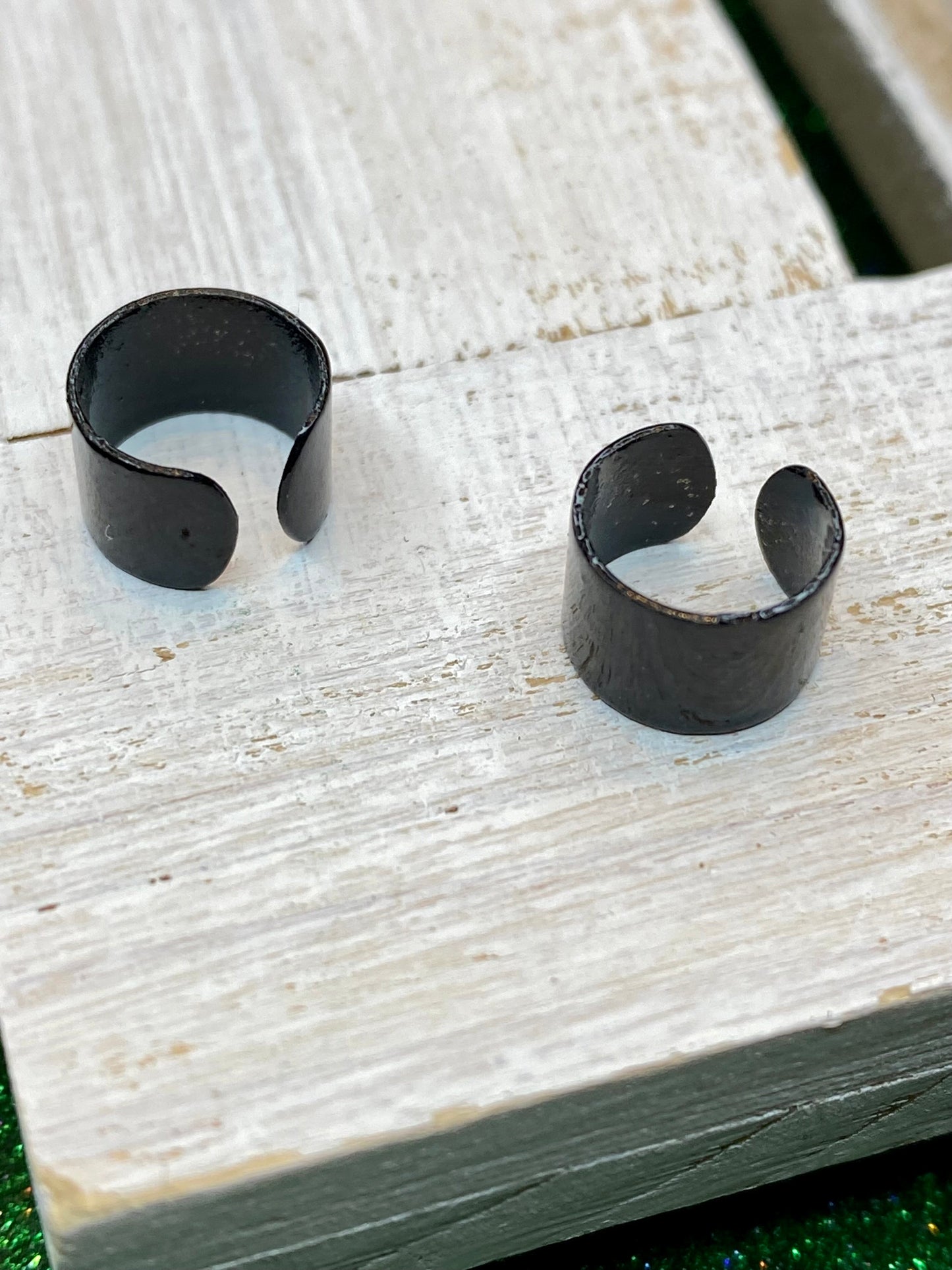 Ausgewählte Schwarz Ear Cuffs