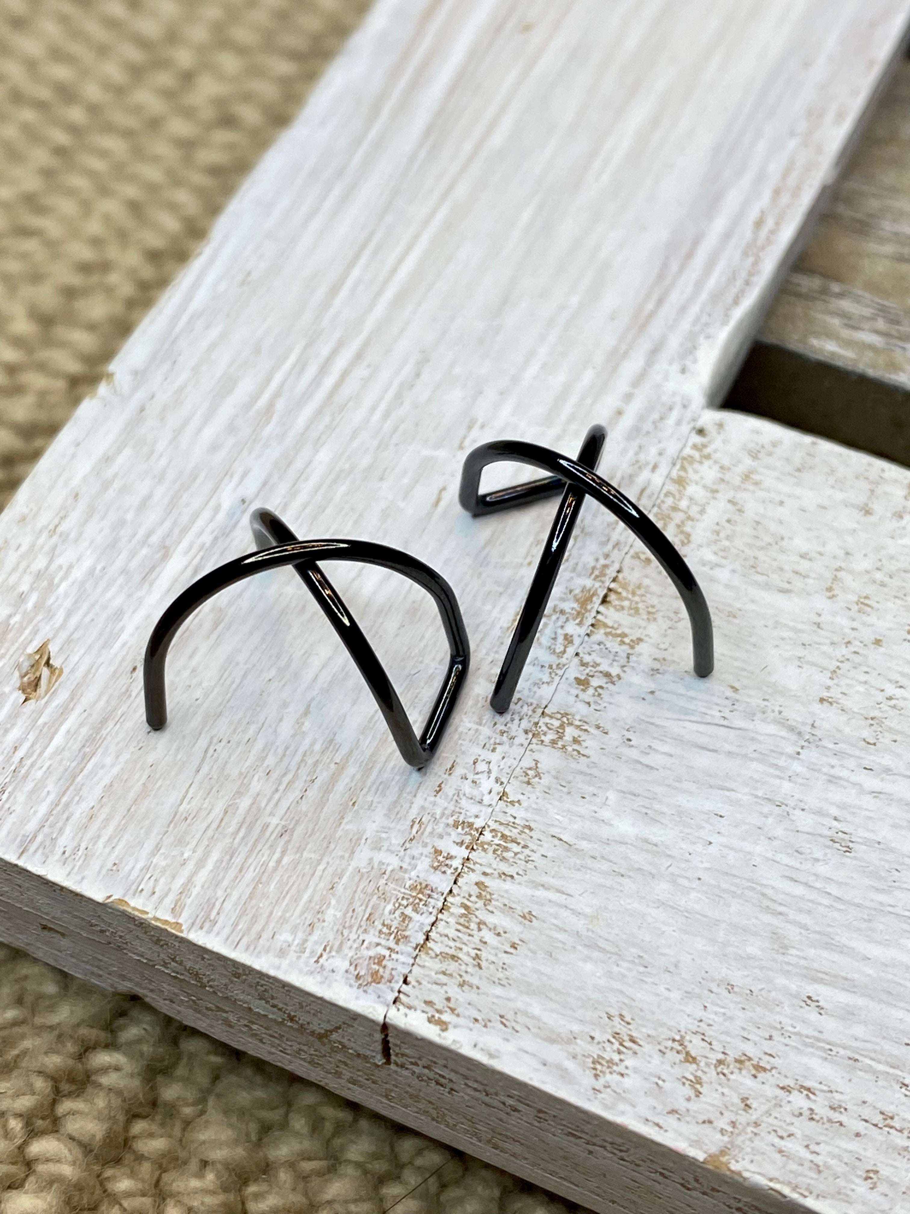 Ausgewählte Schwarz Ear Cuffs