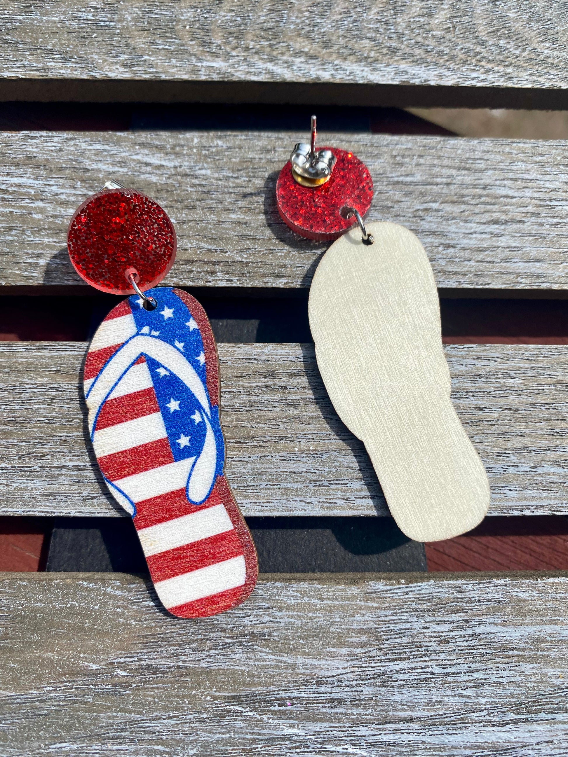 Ausgewählte patriotische Holzohrringe