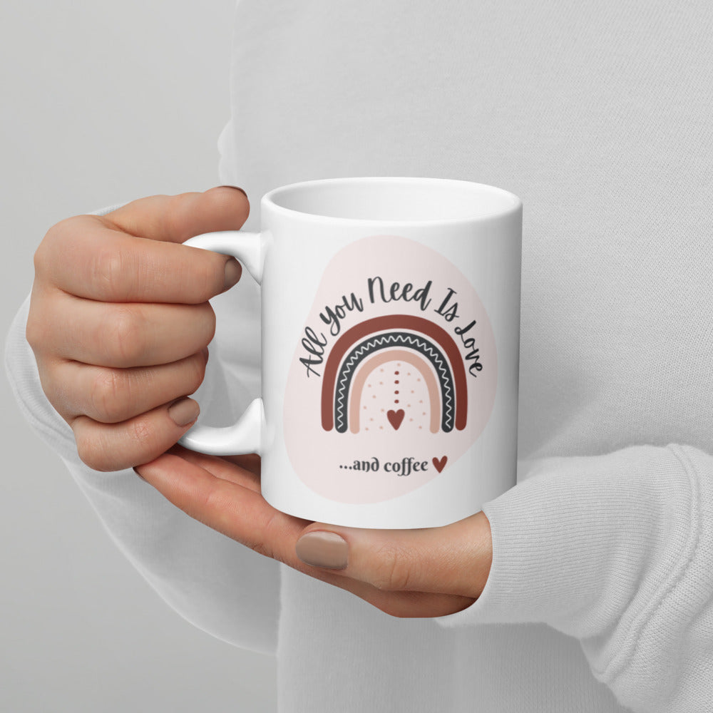 Alles, was Sie brauchen, ist Liebe und Kaffeebecher