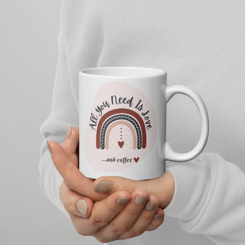 Alles, was Sie brauchen, ist Liebe und Kaffeebecher
