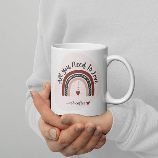 Alles, was Sie brauchen, ist Liebe und Kaffeebecher